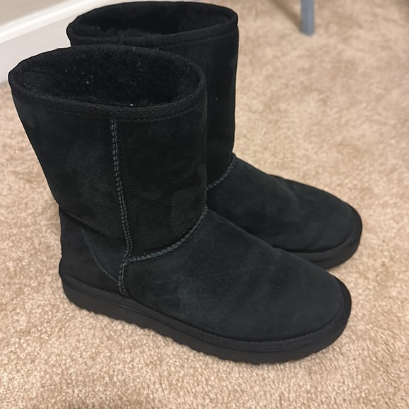 Class Short II UGG Boots - Picture 2 of 5